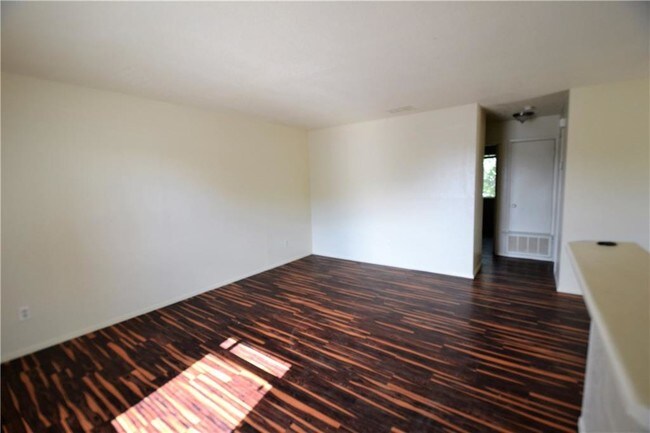 Building Photo - 4912 Pepper Ln