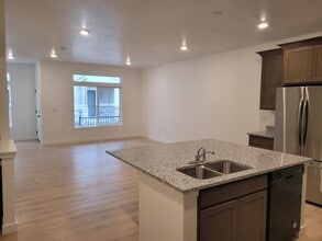 Building Photo - 4250 Bromwell Ct
