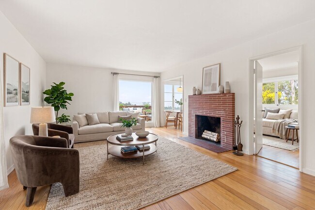 Foto del edificio - Charming Cul-de-Sac Mid-Century w/ Bay Views In Oakland Hills