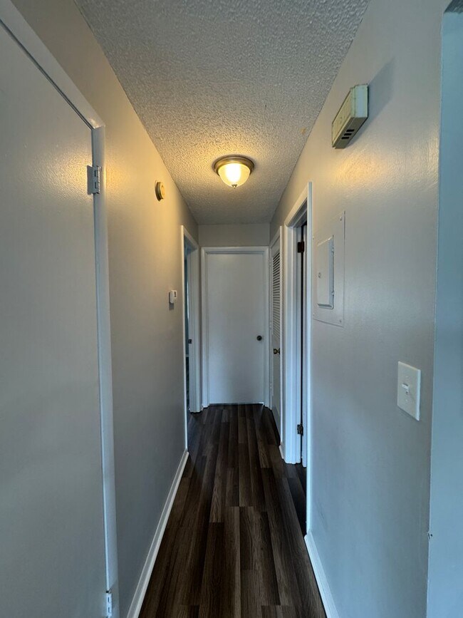 Foto del edificio - Move In Special: 1/2 Off 1st Month's Rent!!