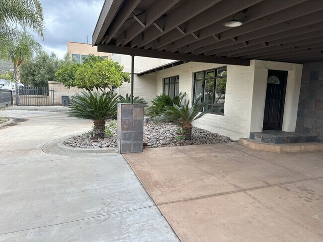 Foto del edificio - 1453 N 2nd St