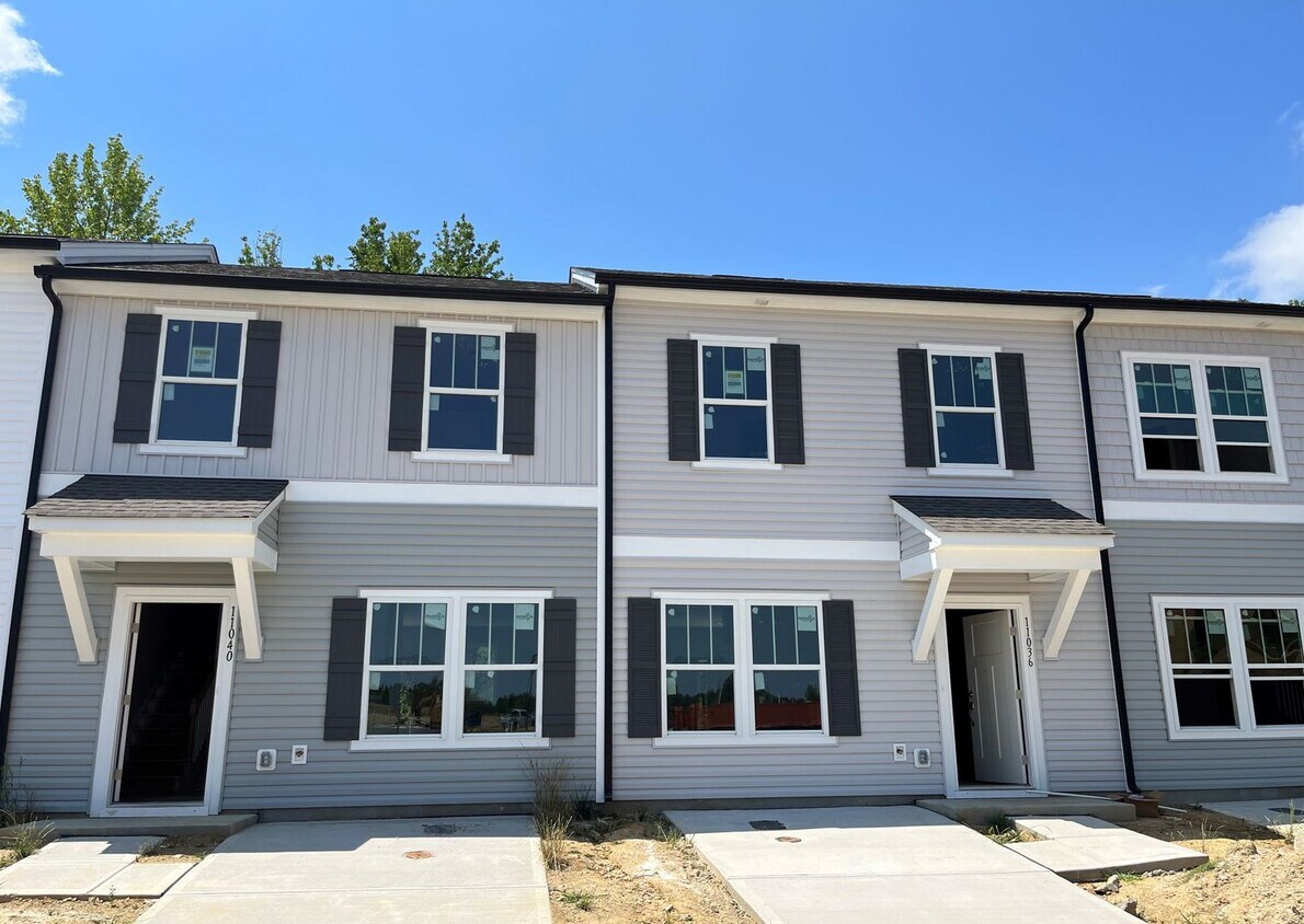 Foto principal - 3BD/2.5BTH Townhome – Villages at Mallard ...