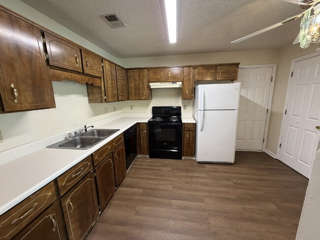 Building Photo - Home For Rent