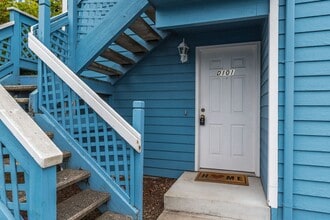 Building Photo - 651 NE Ellis Way