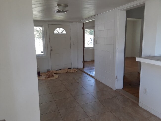 Foto del edificio - 322 W Newell St