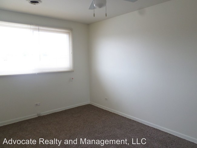 Building Photo - 512 Roberts Dr