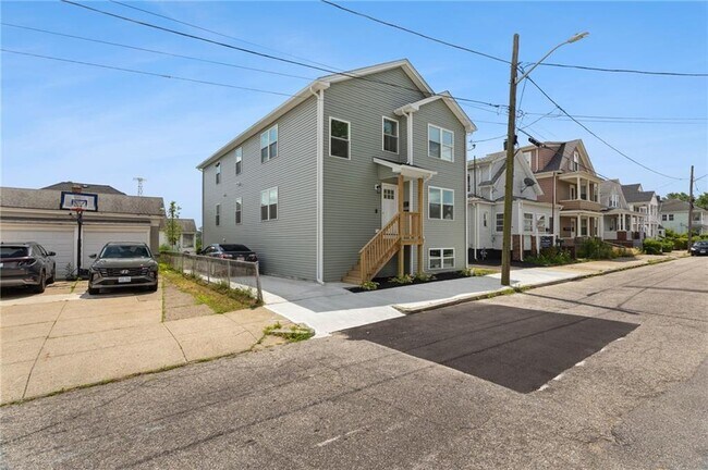 Building Photo - 41 Hampton St
