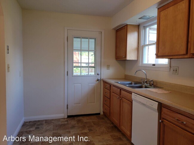 Building Photo - 3 br, 1 bath House - 557 GLENROCK DRIVE