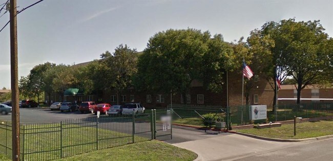 Building Photo - 402 Brazos Dr