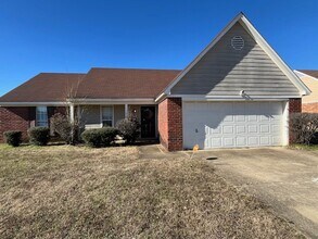 Building Photo - 9059 Triple Crown Loop W