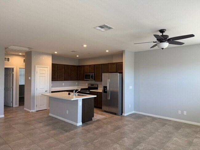 Building Photo - Must See 3 bedroom Townhome