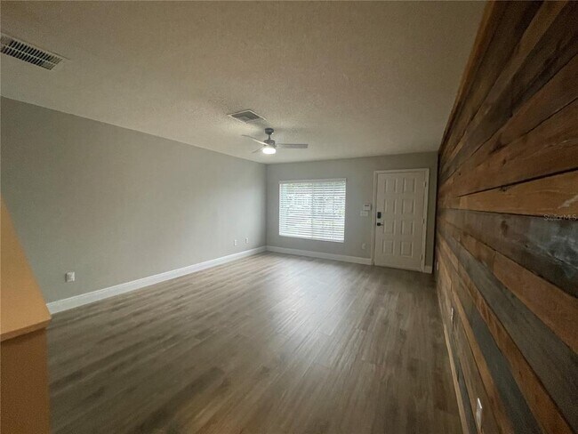 Foto del edificio - 2031 Fluorshire Dr