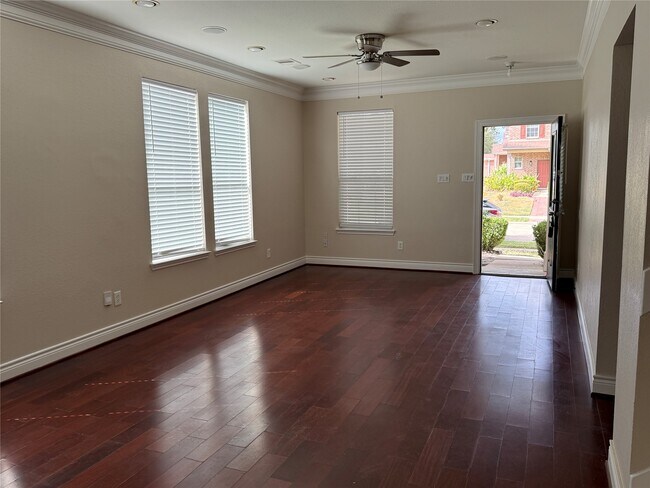 Building Photo - 8147 Barnes Ridge Ln