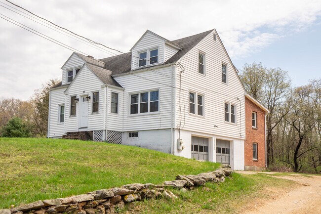 Foto del edificio - 133 Lake Hayward Rd