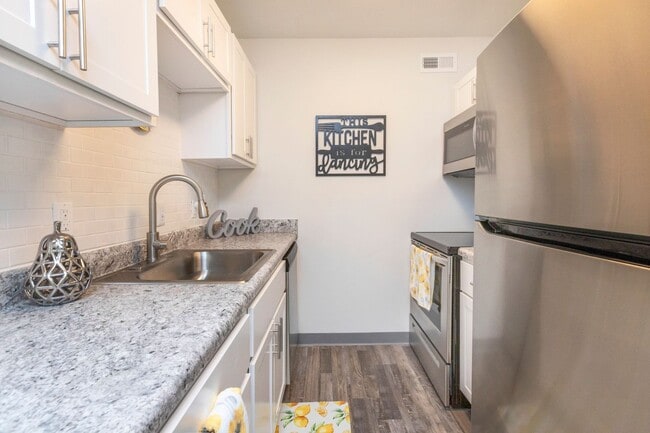 Interior Photo - TANGLEWOOD APARTMENTS