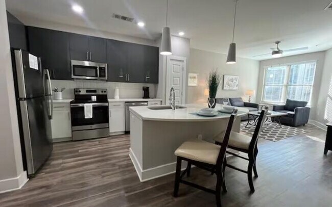 Building Photo - 1160 Johnson Ferry Rd NE