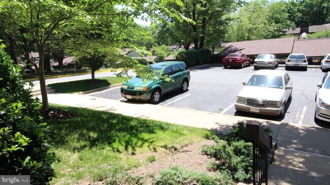 Building Photo - 1646 Parkcrest Cir