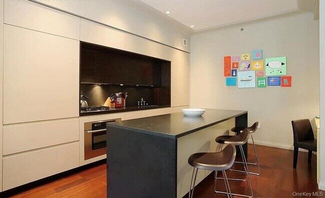 Building Photo - 55 Wall St