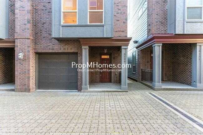 Photo - Beautiful Two Bedroom Townhouse In Humboldt - End Unit!