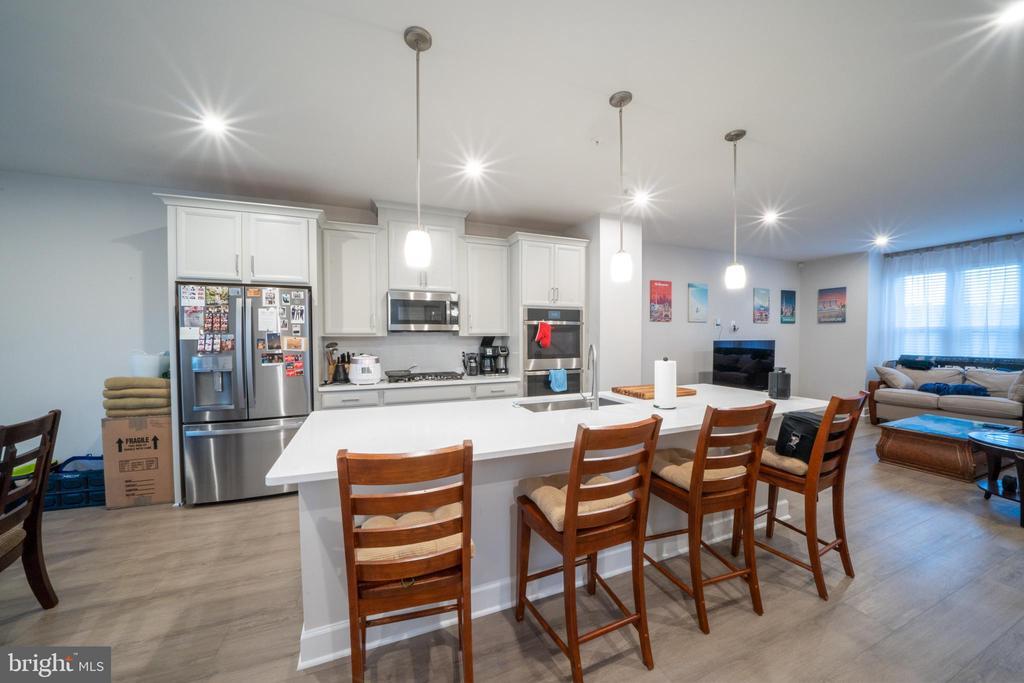 Foto principal - 6710 Belcrest Rd