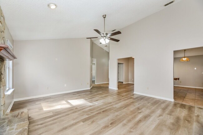 Foto del edificio - 2115 Center Way