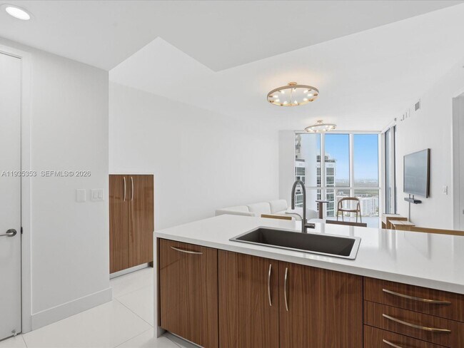 Foto del edificio - 18201 Collins Ave