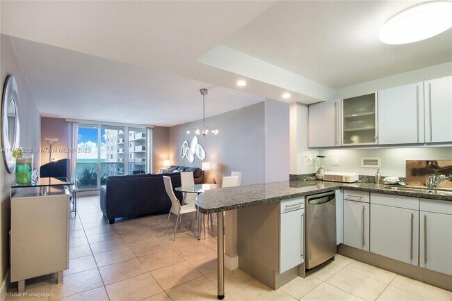 Building Photo - 2301 Collins Ave