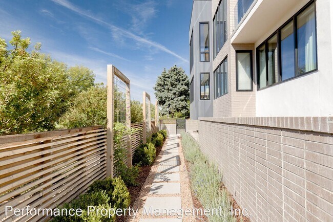 Foto del edificio - 3 br, 2.5 bath House - 4801 W. Byron Pl.