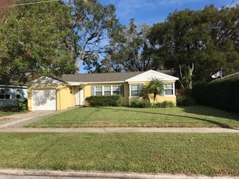 Foto principal - Lovely 3 Bedroom/2 Bathroom Near Downtown!