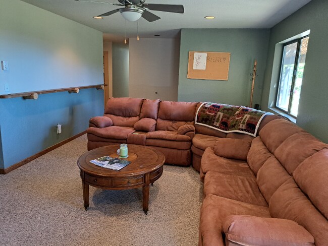 Building Photo - 333 Scenic View Ln
