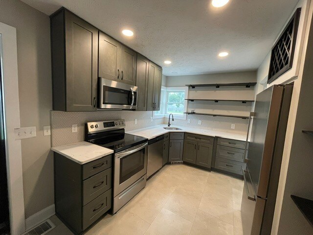 Foto del edificio - Gorgeous 4 bedroom
