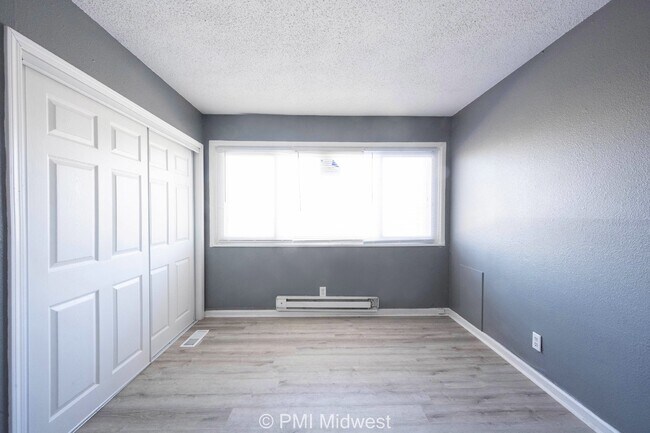 Building Photo - Charming 2 Bed, 1 Bath Apartment in Indian...