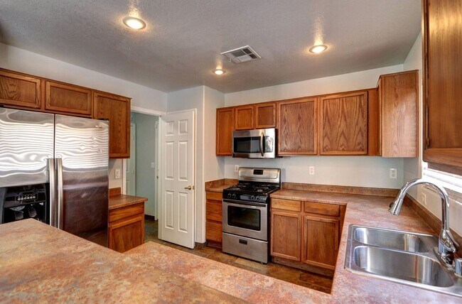 Foto del edificio - 6831 N. Campbell Road - Newly Rehabbed home!