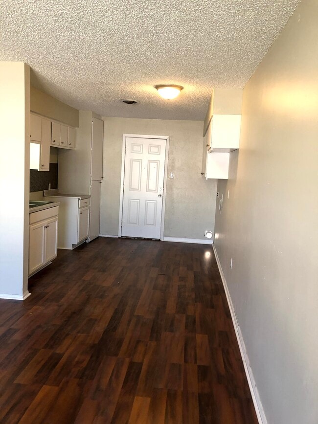 Building Photo - 1406 Goliad St