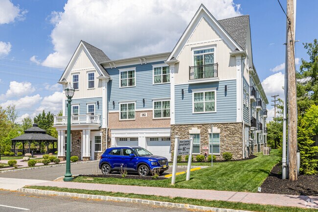 Building Photo - 182 Plainfield Ave