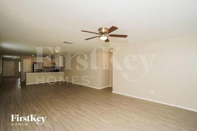 Building Photo - 2402 Double Oak Dr