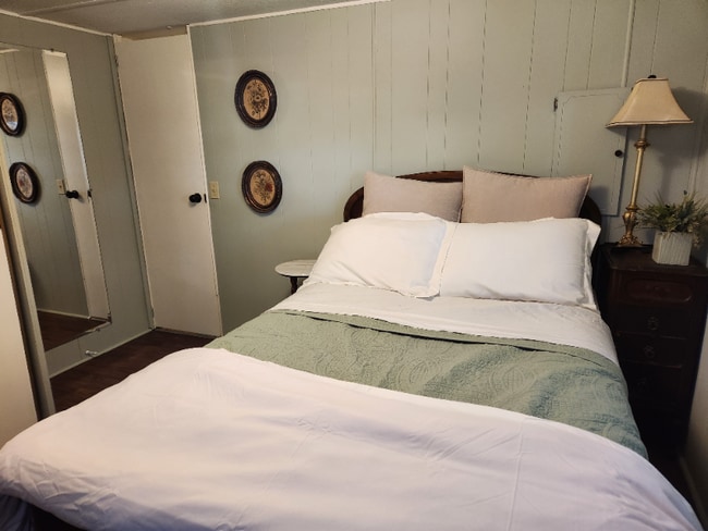 Photo - 420 49th St E House