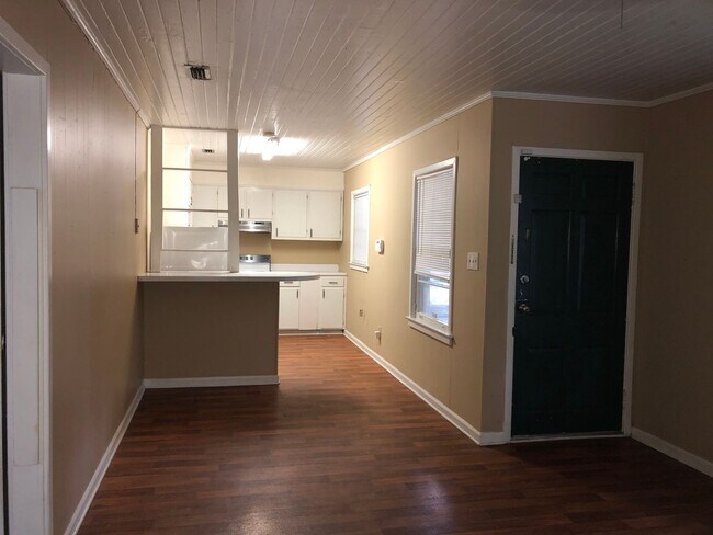 Foto del edificio - 2BD/1B Duplex off Baytree Road