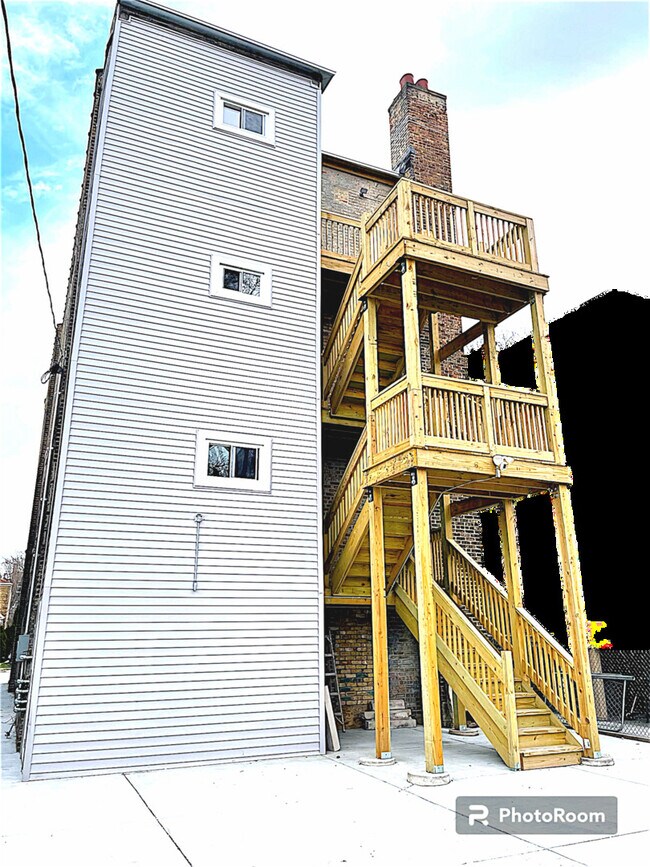 Building Photo - 8024 S Yates Blvd