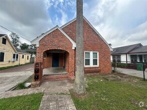 Building Photo - 822 Booth St