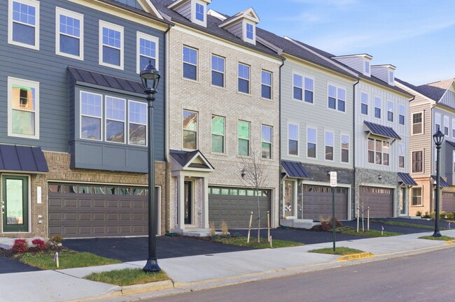 Building Photo - 1017 Venifena Terrace SE