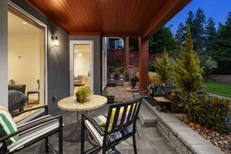 Building Photo - 2449 Kings Av