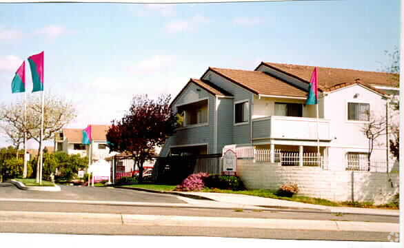 Building Photo - Stonemark at Los Morros