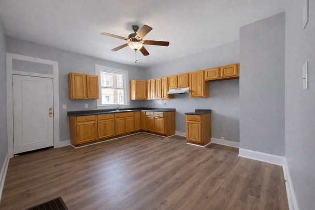 Building Photo - 3 Bedroom Home Across from Clifton Park | Central AC | Washer & Dryer