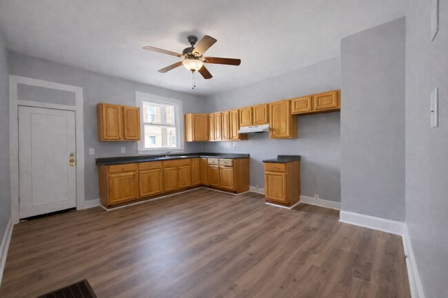 Foto del edificio - 3 Bedroom Home Across from Clifton Park | Central AC | Washer & Dryer