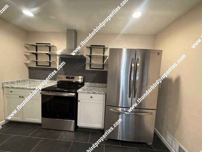 Building Photo - Beautifully remodeled Uptown location