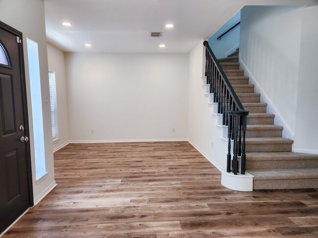 Building Photo - 235 Cedar Elm Ln