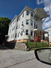Building Photo - 14 Caroline St