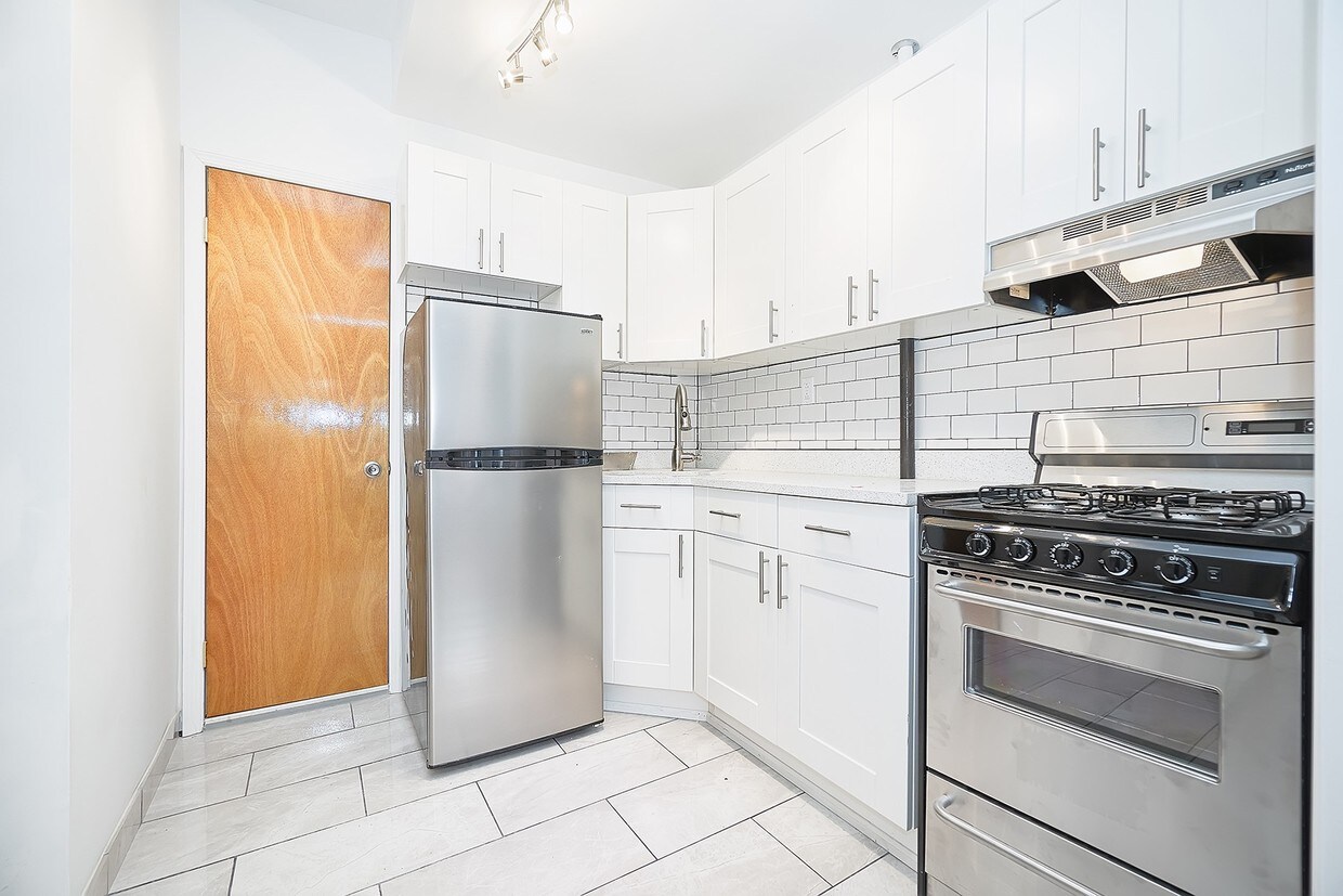 Primary Photo - 154 E 110th St
