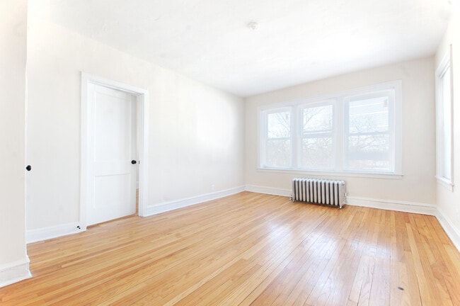 Building Photo - 3057 W Argyle St